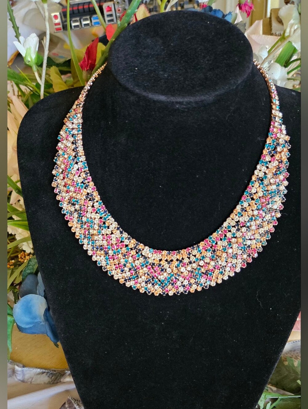 NWT Multicolor Rhinestone Collar Statement Necklace – Gold Tone